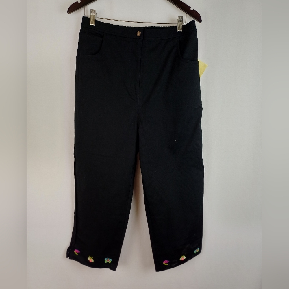 NWT Quacker Factory Embroidered Stretch Denim Crop Pants Black Large A46093